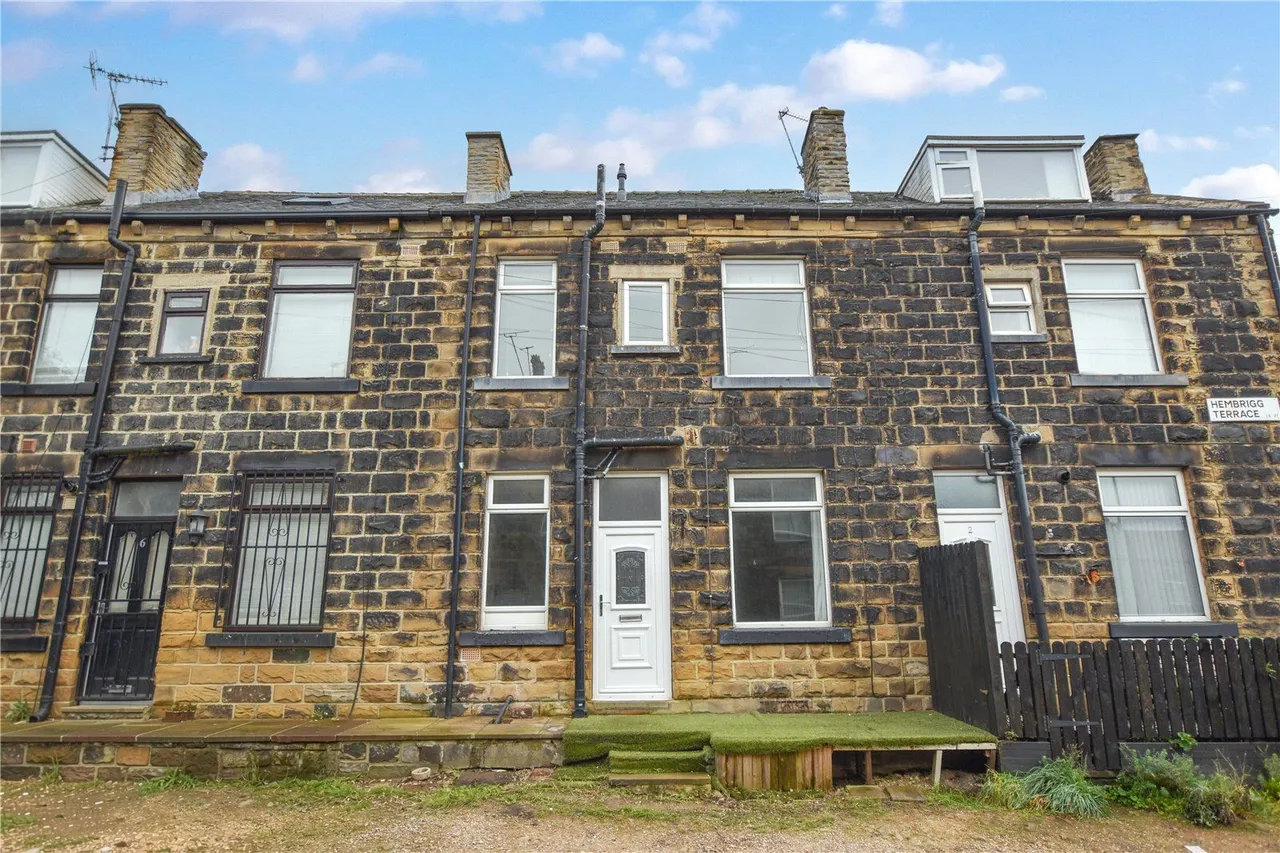 2 bed house for sale, Hembrigg Terrace, Morley, LS27
