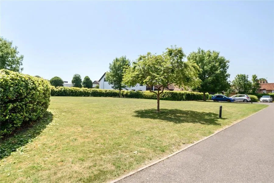 Bakersgate Gardens, Pirbright, GU24, photo 11