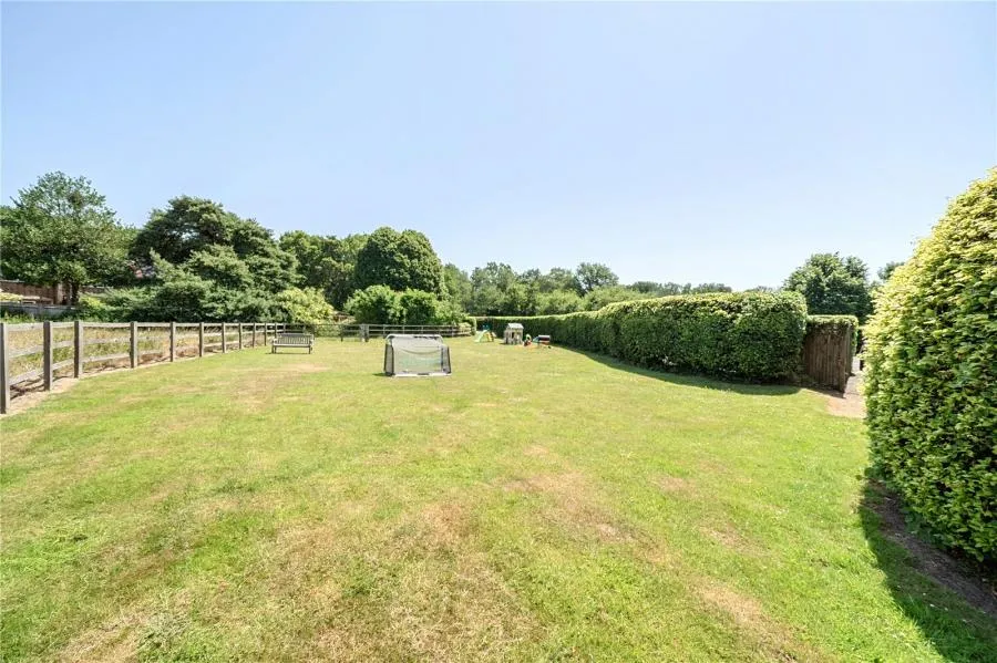 Bakersgate Gardens, Pirbright, GU24, photo 10