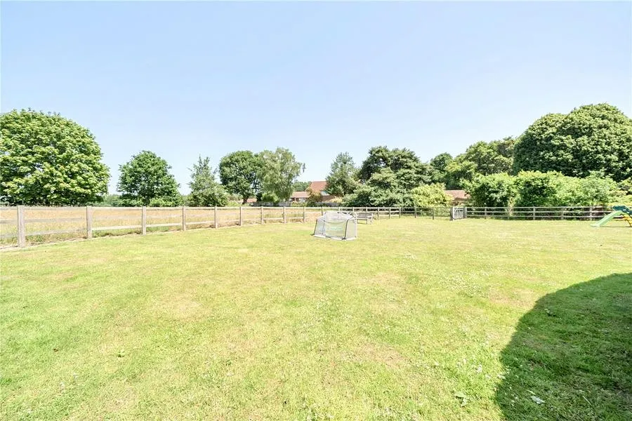 Bakersgate Gardens, Pirbright, GU24, photo 17
