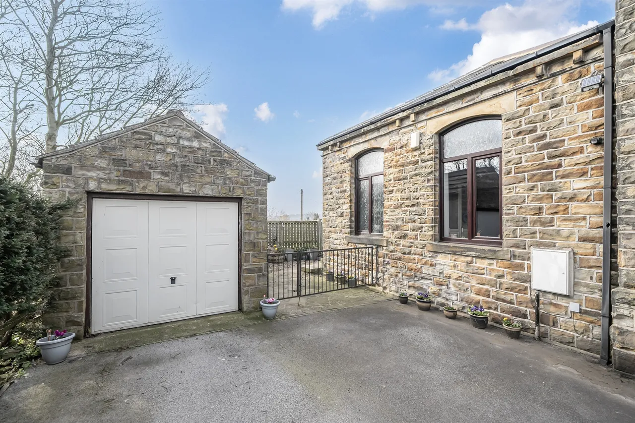 Briestfield Road, Grange Moor, WF4, photo 2