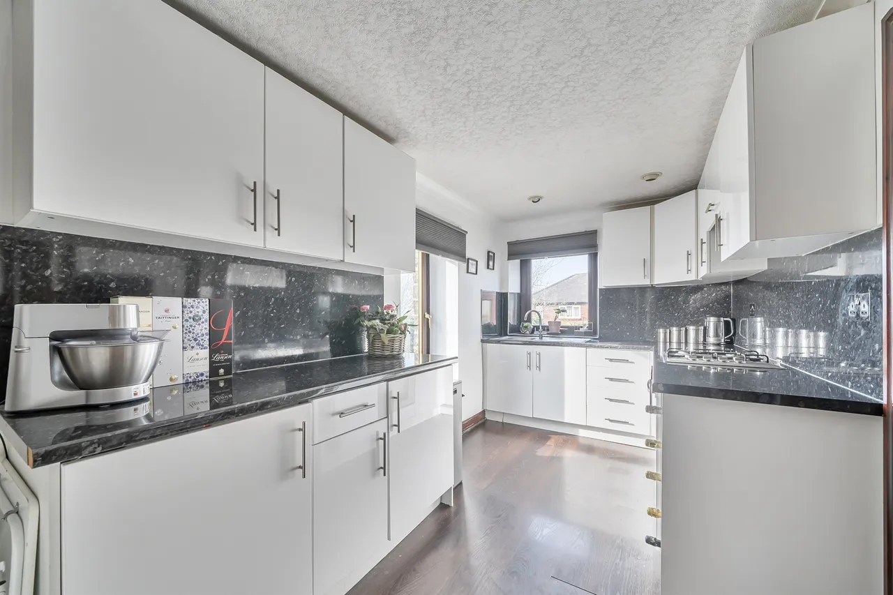 Briestfield Road, Grange Moor, WF4, photo 3