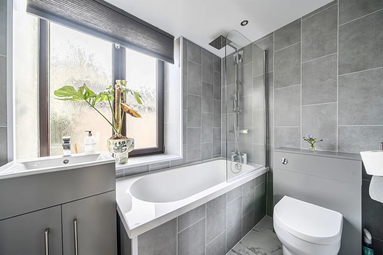 Briestfield Road, Grange Moor, WF4, photo 14