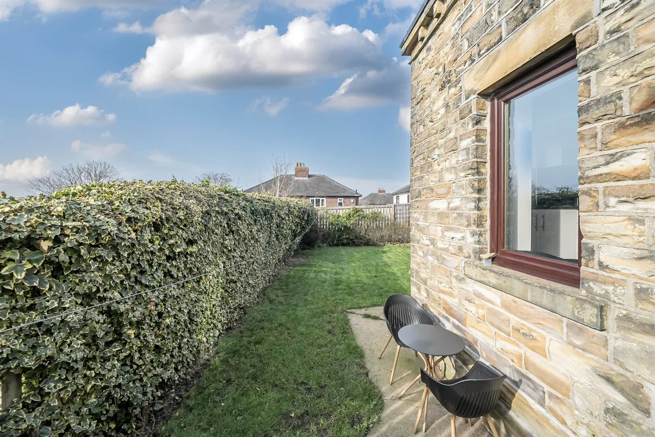 Briestfield Road, Grange Moor, WF4, photo 18