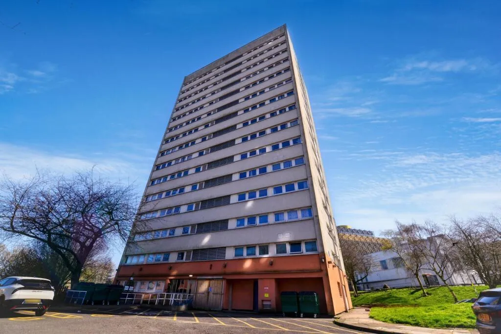 2 bed flat to rent, Civic Close, B1