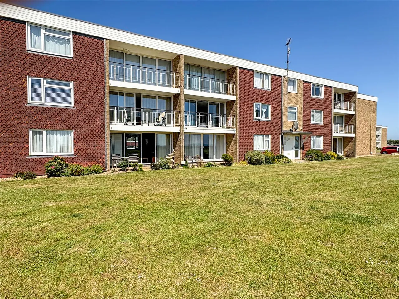 2 bed flat for sale, Overstrand Avenue, Rustington