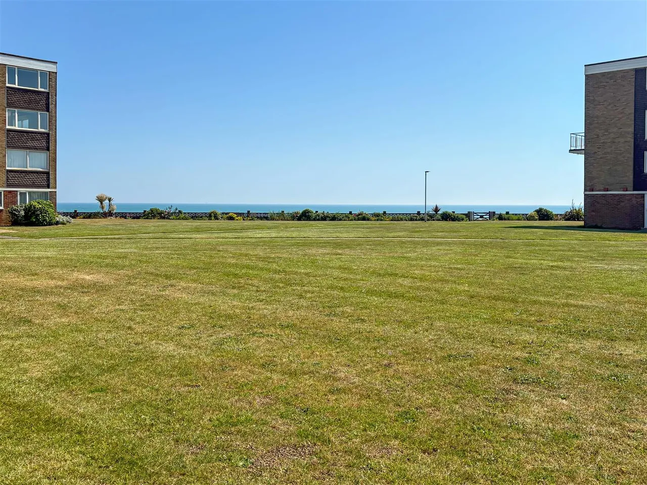 Overstrand Avenue, Rustington, photo 2