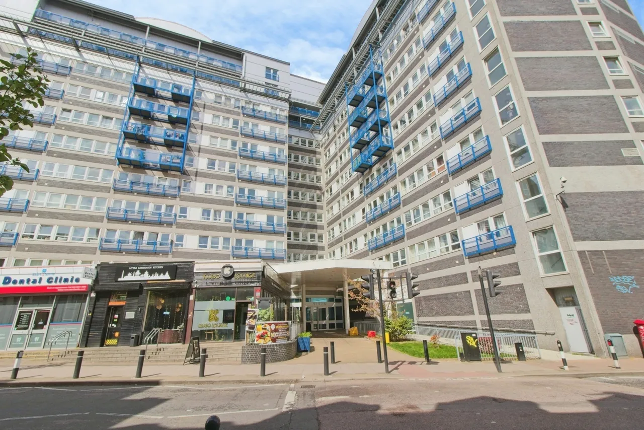 1 bed flat for sale, Calderwood Street, London, SE18