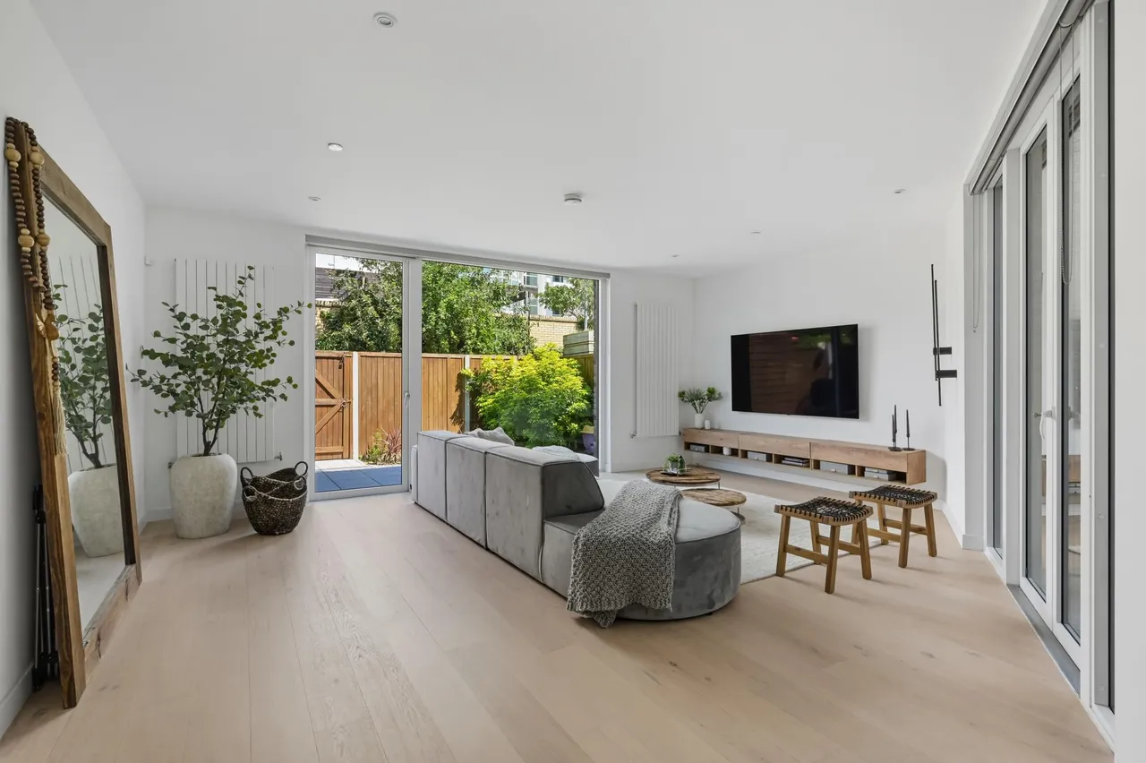 4 bed house for sale, Starboard Way, Royal Wharf, E16