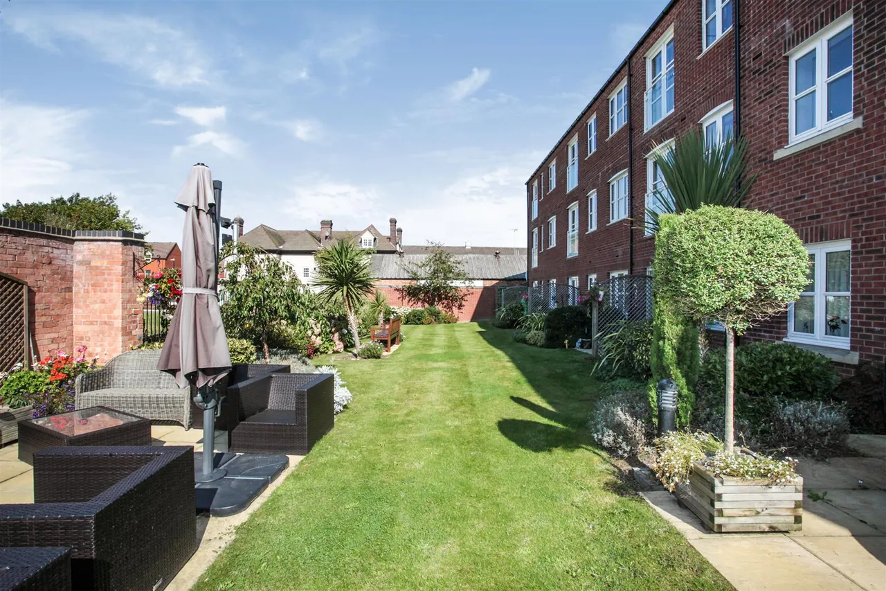 South Street, Atherstone, CV9, photo 11