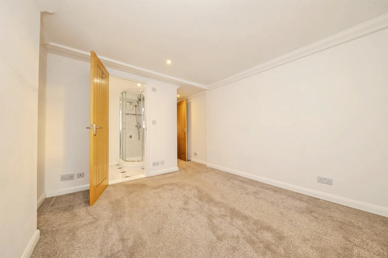 Thorpe Road, Kirby Cross, CO13, photo 9