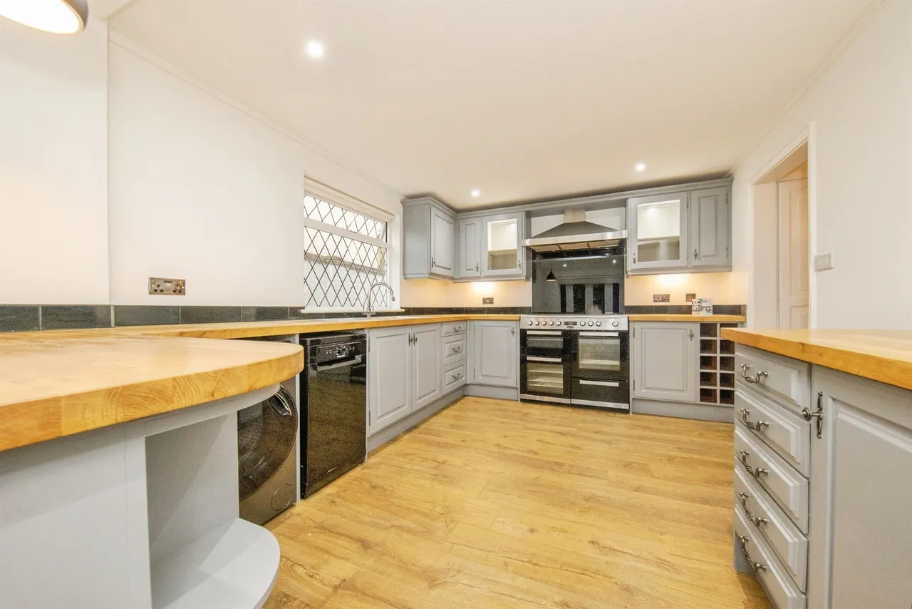 Thorpe Road, Kirby Cross, CO13, photo 5