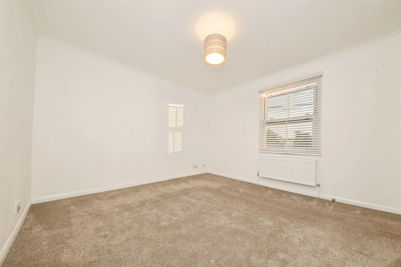 Thorpe Road, Kirby Cross, CO13, photo 10