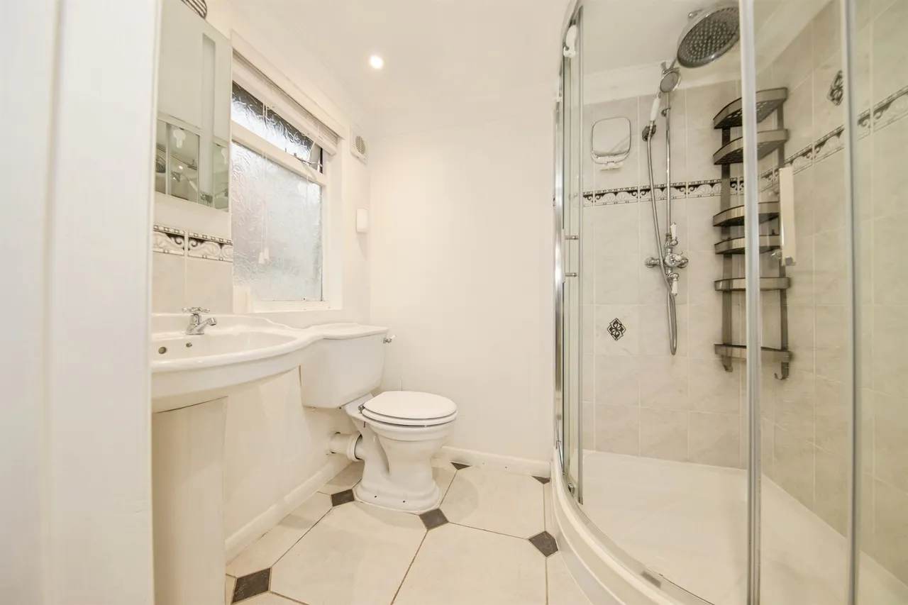 Thorpe Road, Kirby Cross, CO13, photo 15