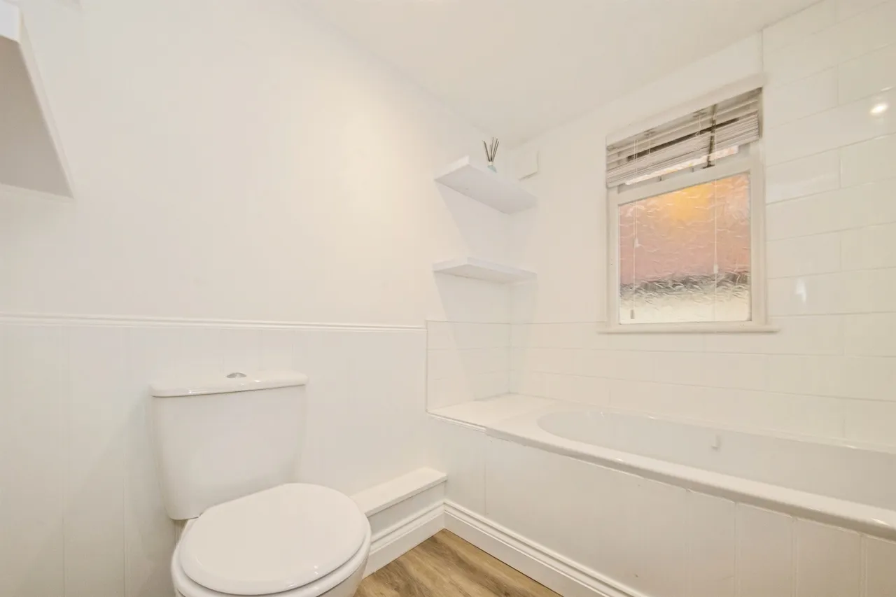 Thorpe Road, Kirby Cross, CO13, photo 14