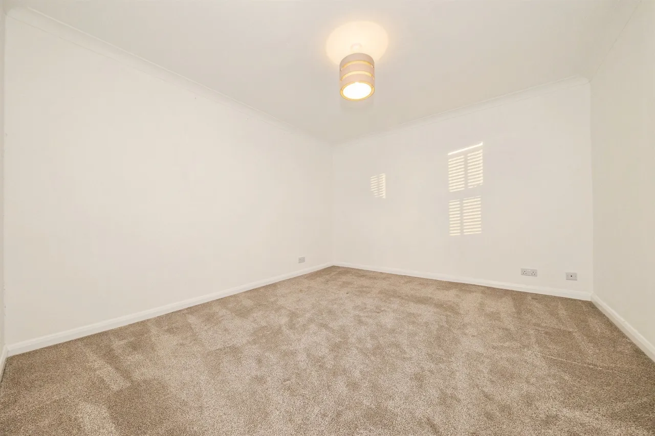 Thorpe Road, Kirby Cross, CO13, photo 8