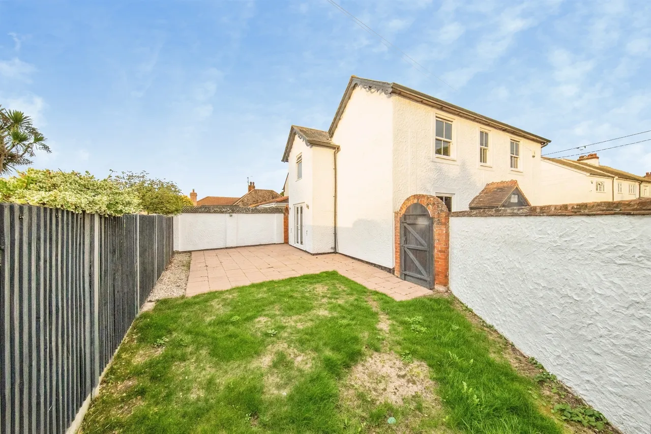 Thorpe Road, Kirby Cross, CO13, photo 17