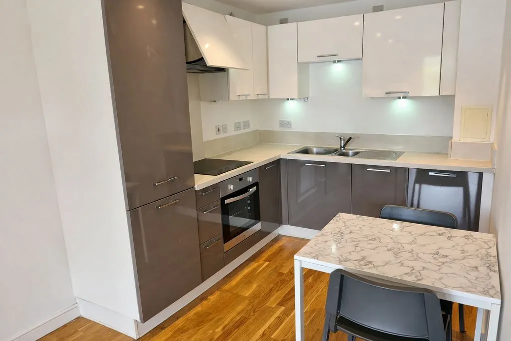 Brunel Court Green Lane, Edgware HA8 8YT, photo 2