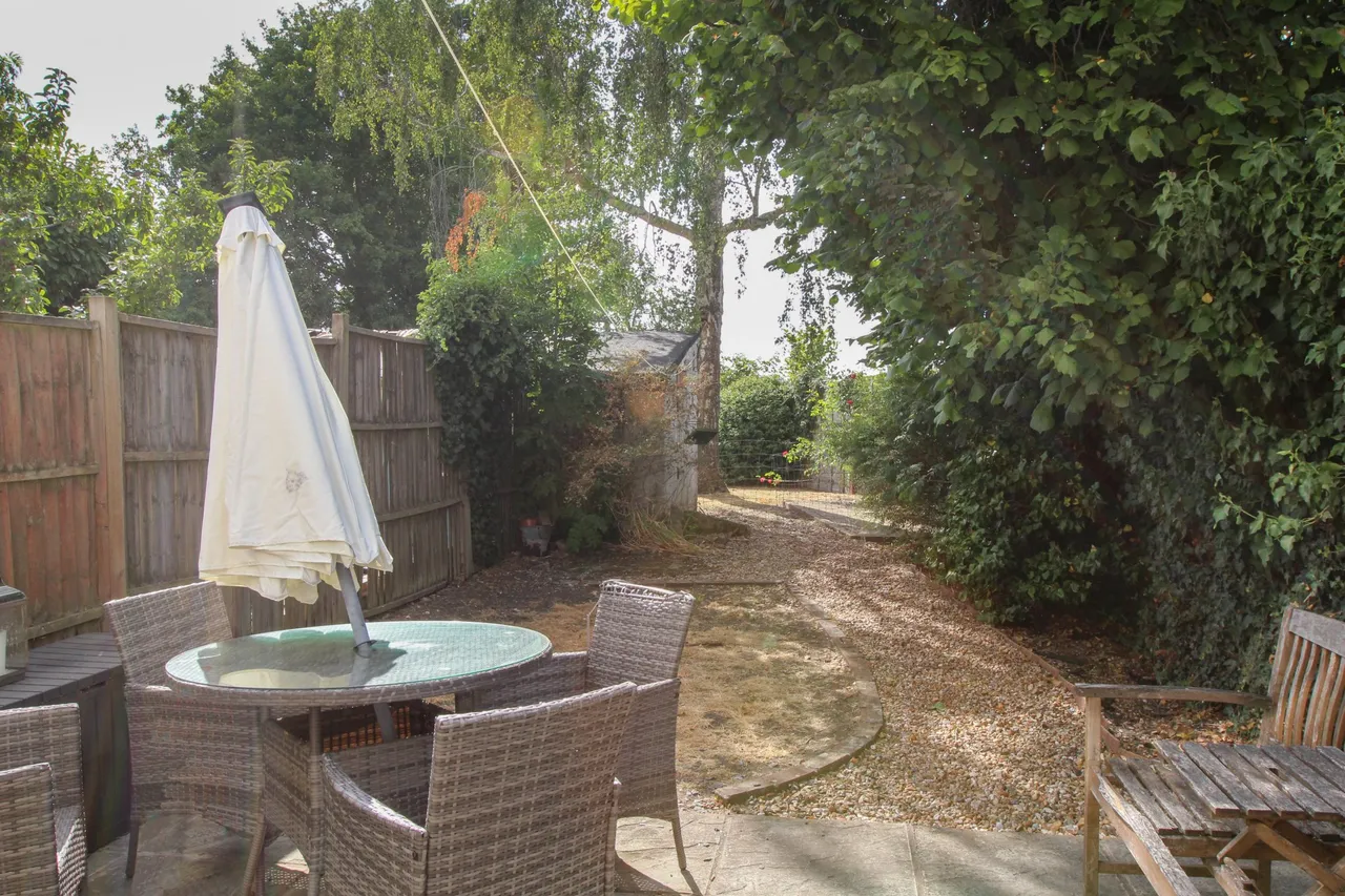 Nursery Terrace, Hook Road, North Warnborough, RG29 1ER, photo 2