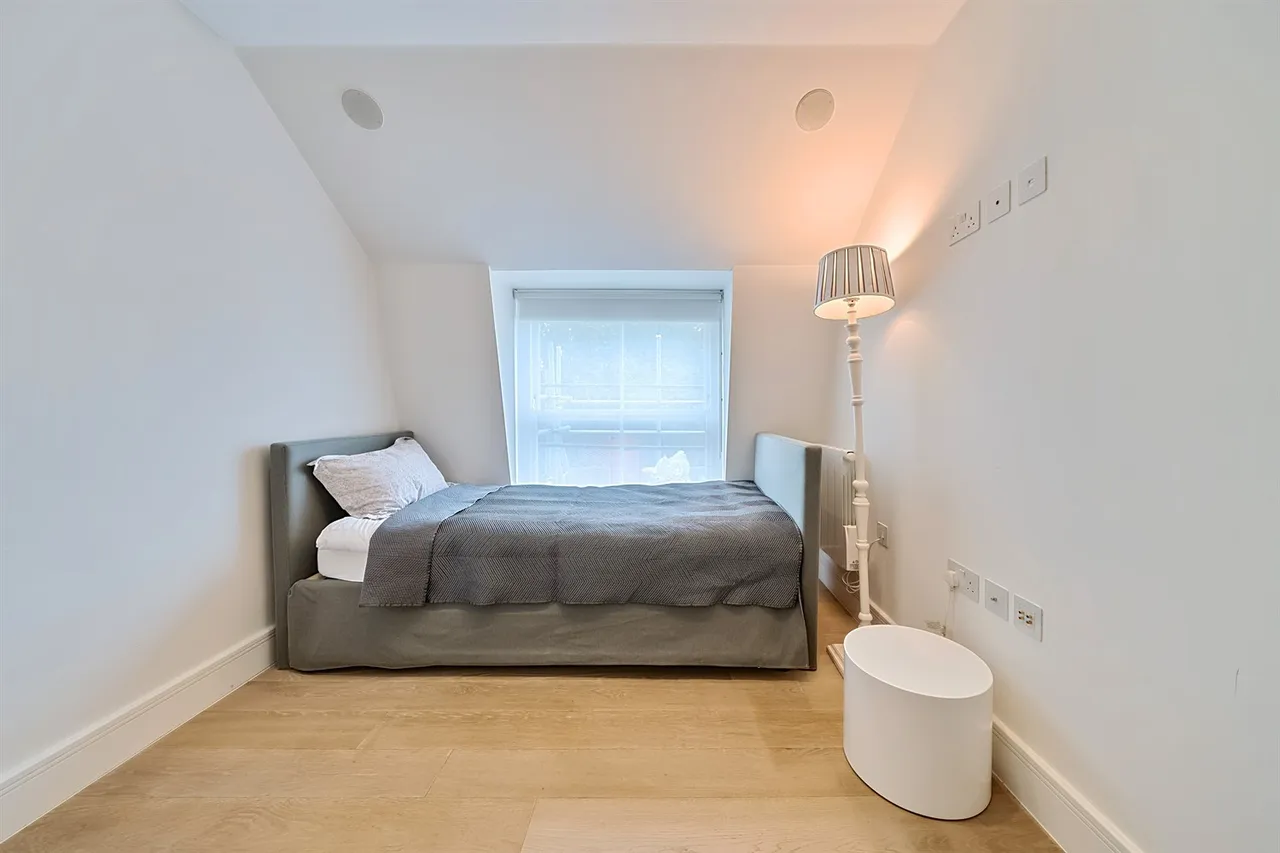 London, W2 4NP, photo 9