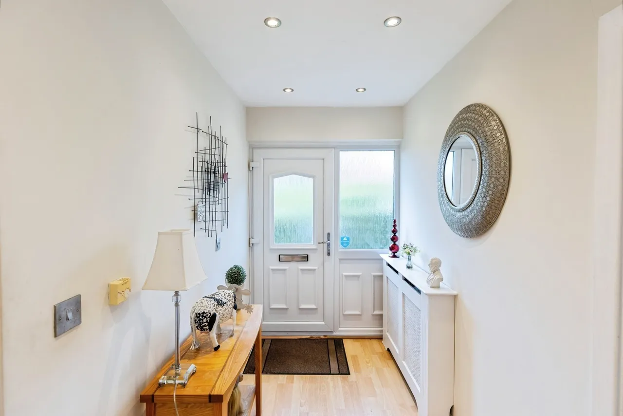 Hollyfield, Gresford, LL12, photo 16