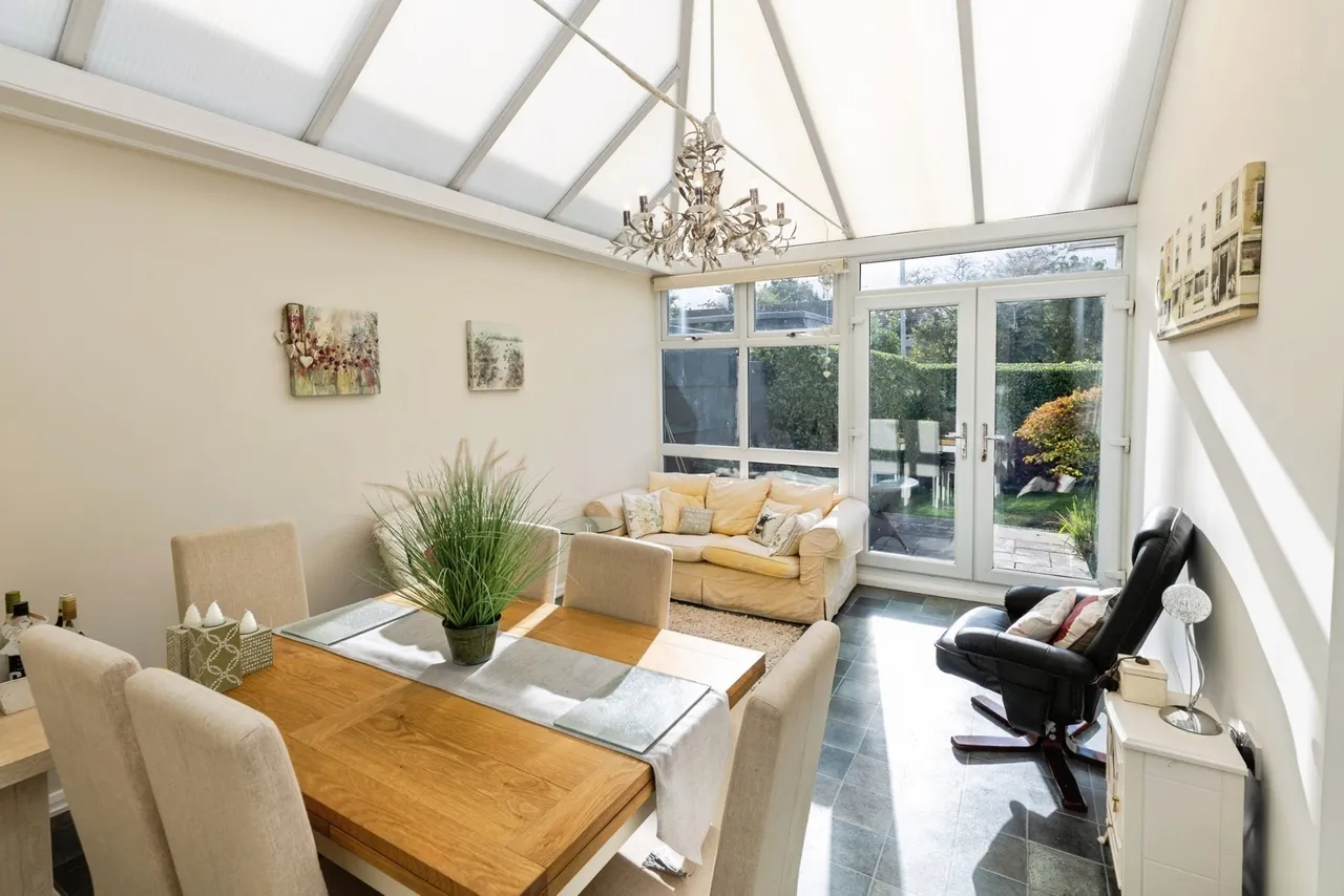 Hollyfield, Gresford, LL12, photo 6