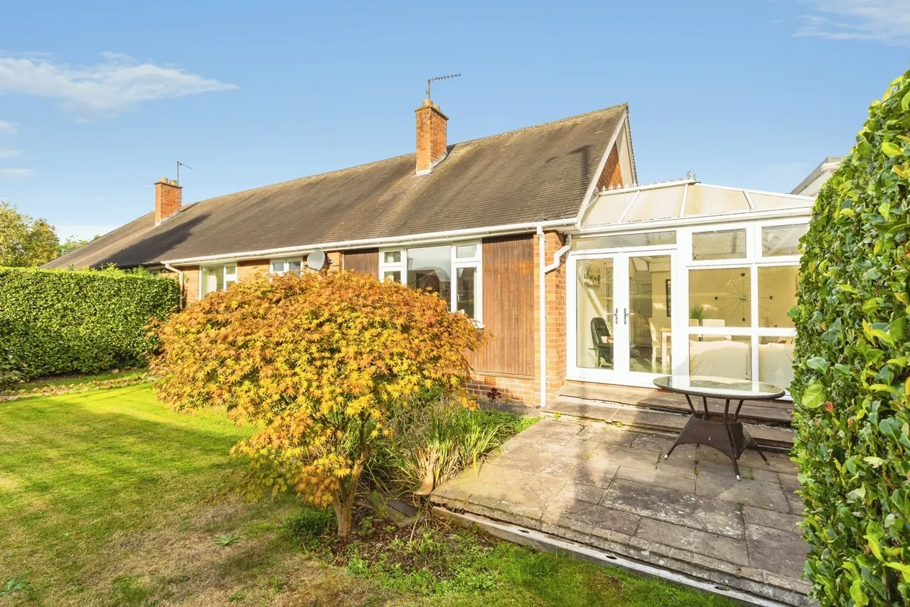 Hollyfield, Gresford, LL12, photo 18