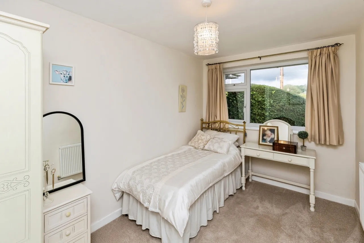 Hollyfield, Gresford, LL12, photo 14