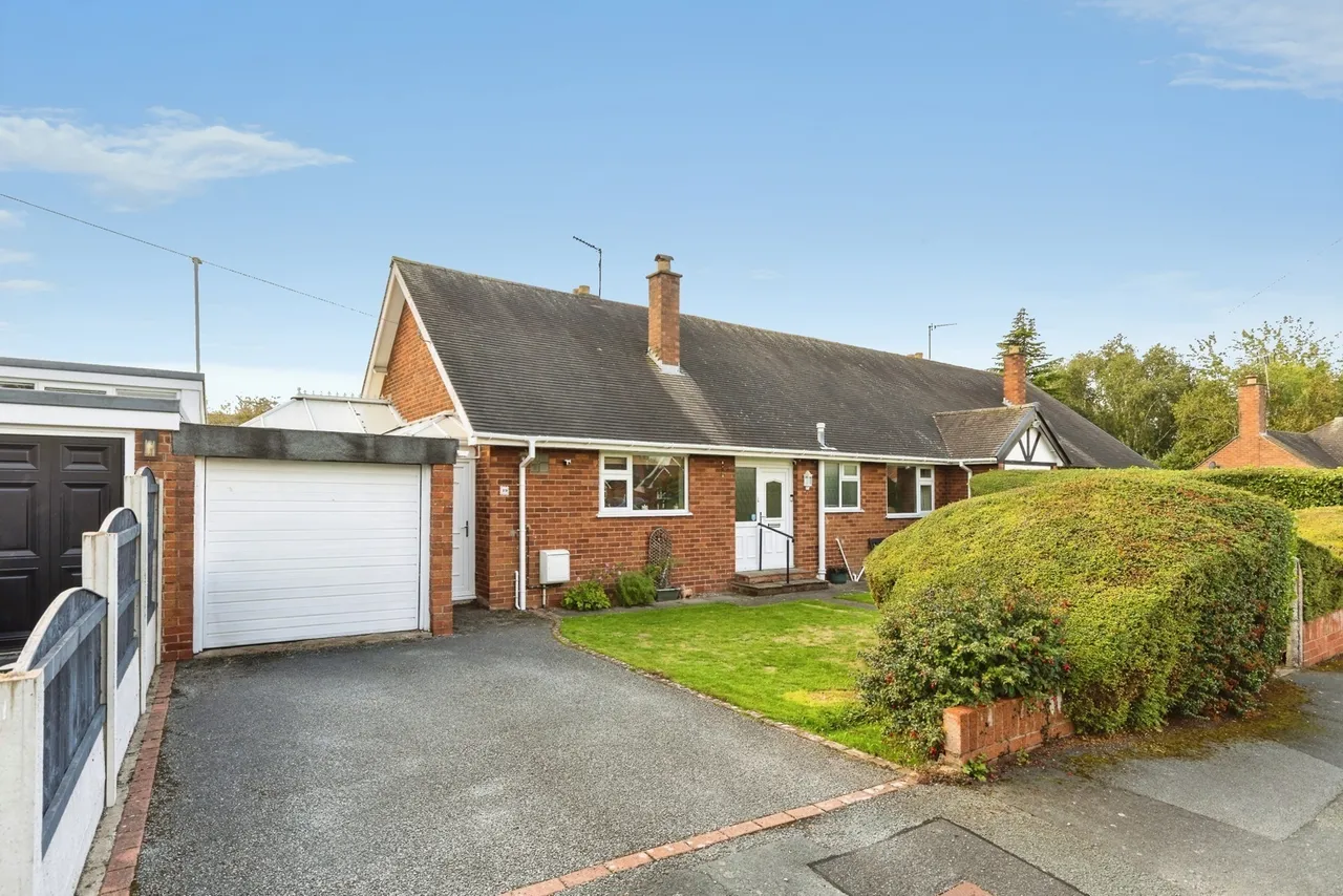 3 bed house for sale, Hollyfield, Gresford, LL12