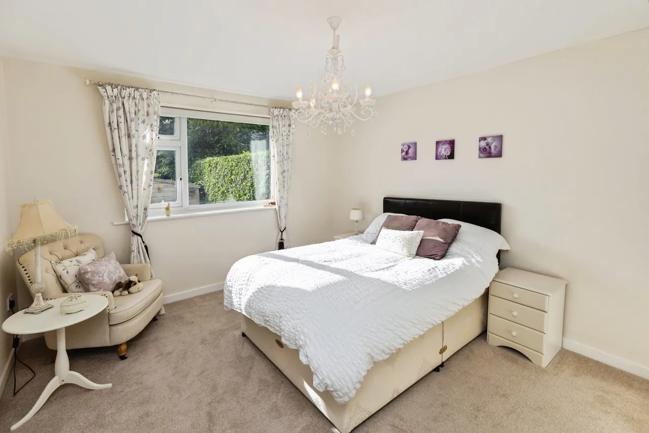 Hollyfield, Gresford, LL12, photo 10