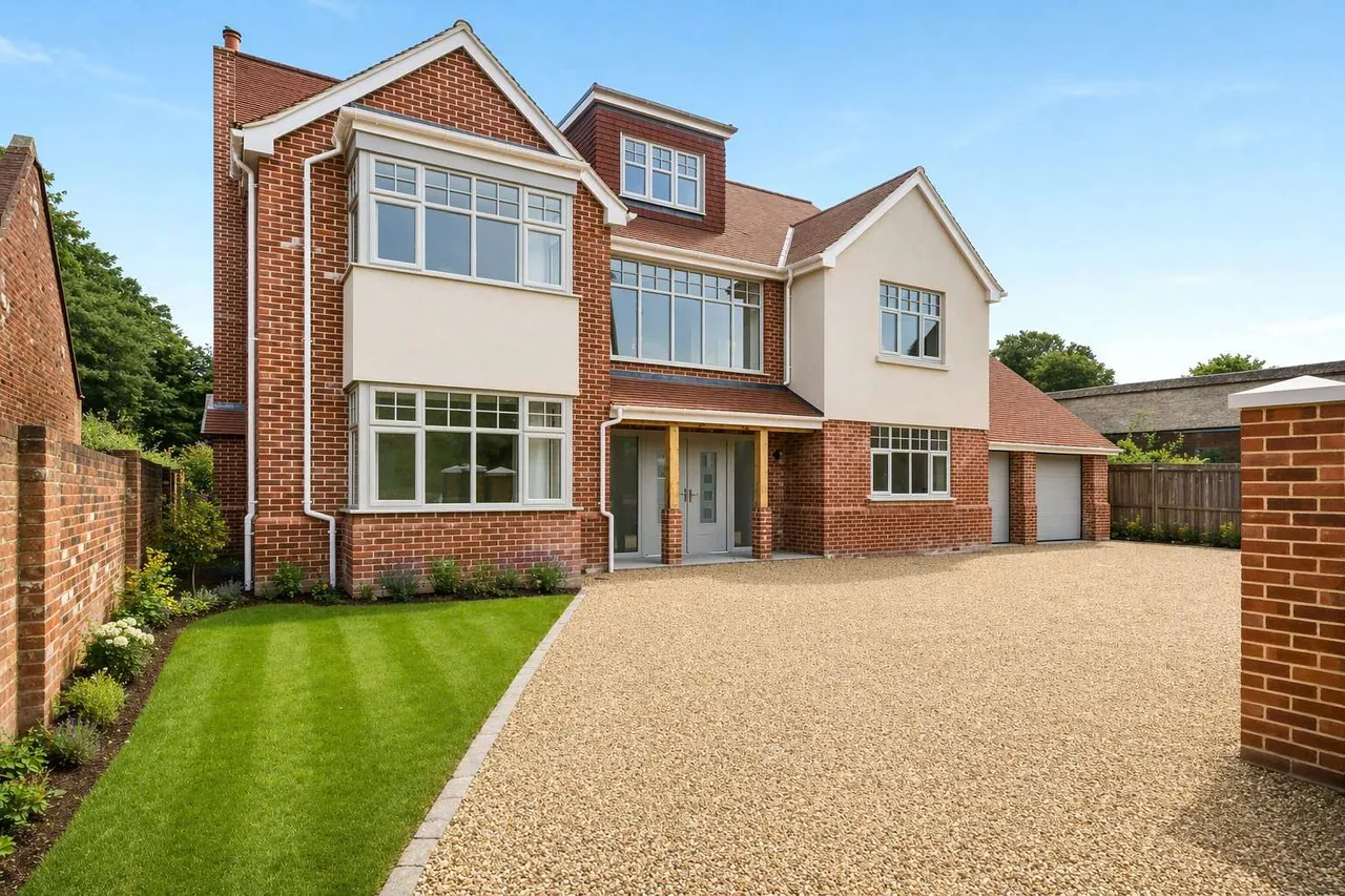 5 bed new development for sale — Fig Tree House, Strumpshaw Road, Brundall, Norwich, NR13 5PA