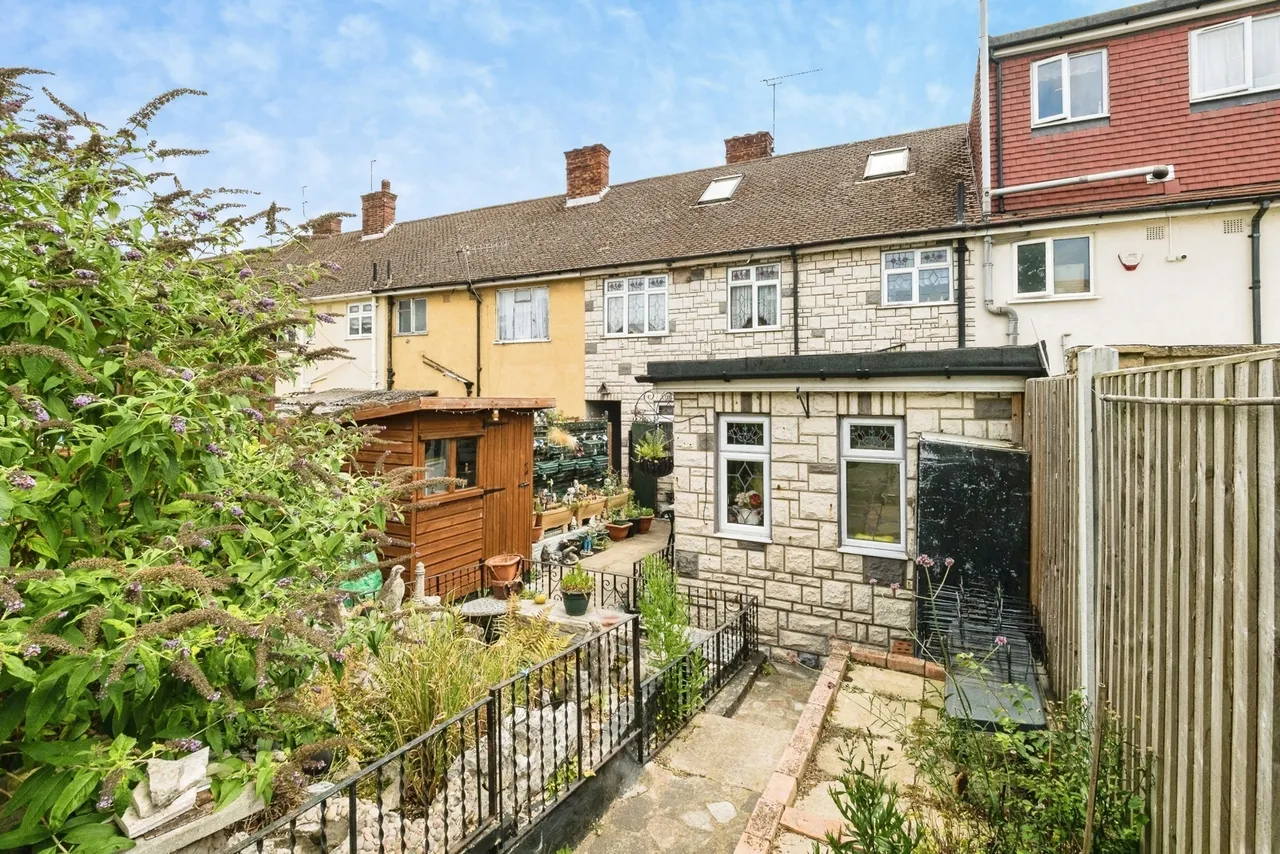 Finchingfield Avenue, Woodford Green, IG8, photo 14