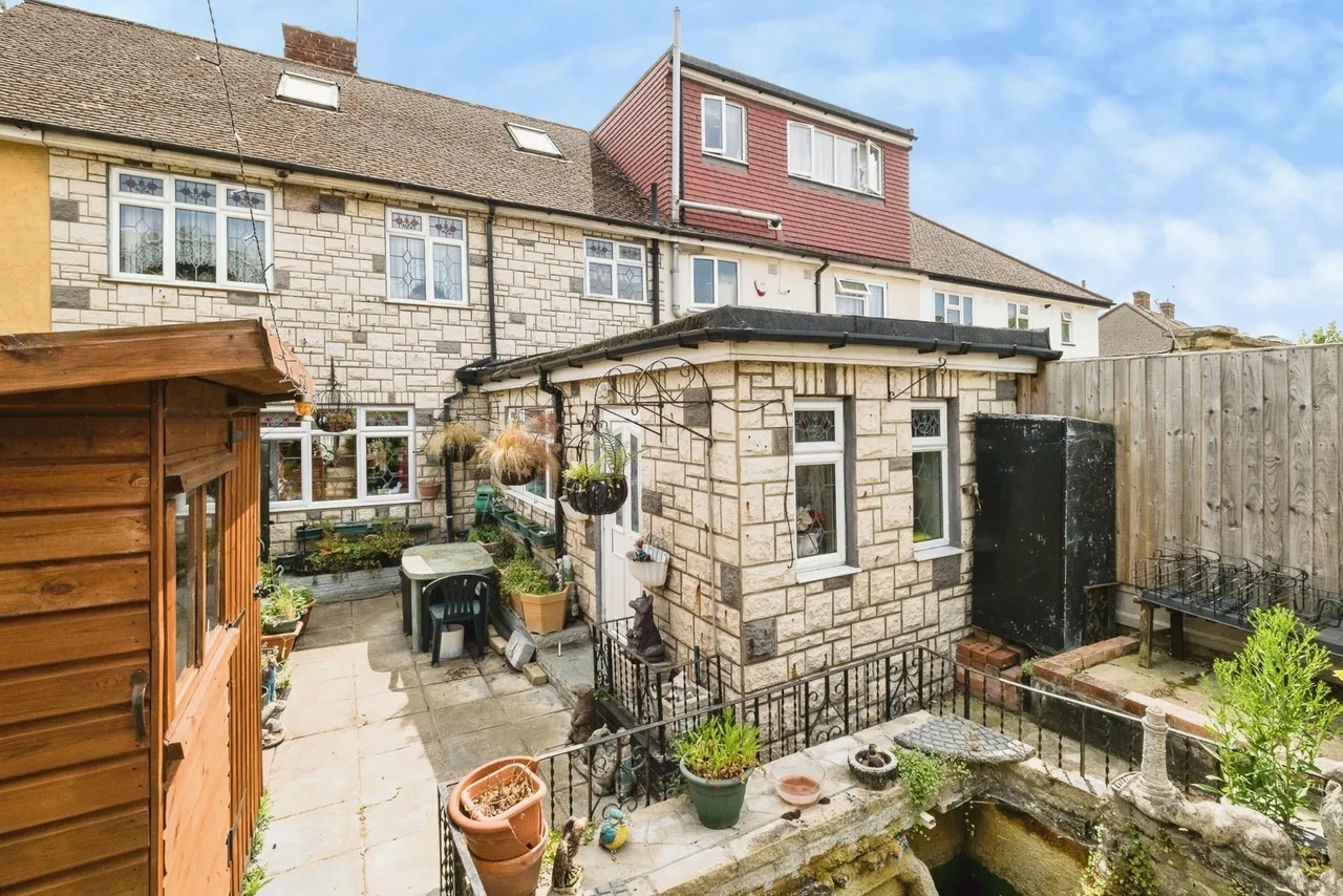 Finchingfield Avenue, Woodford Green, IG8, photo 15