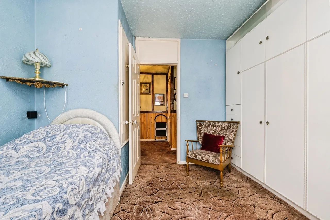 Finchingfield Avenue, Woodford Green, IG8, photo 12