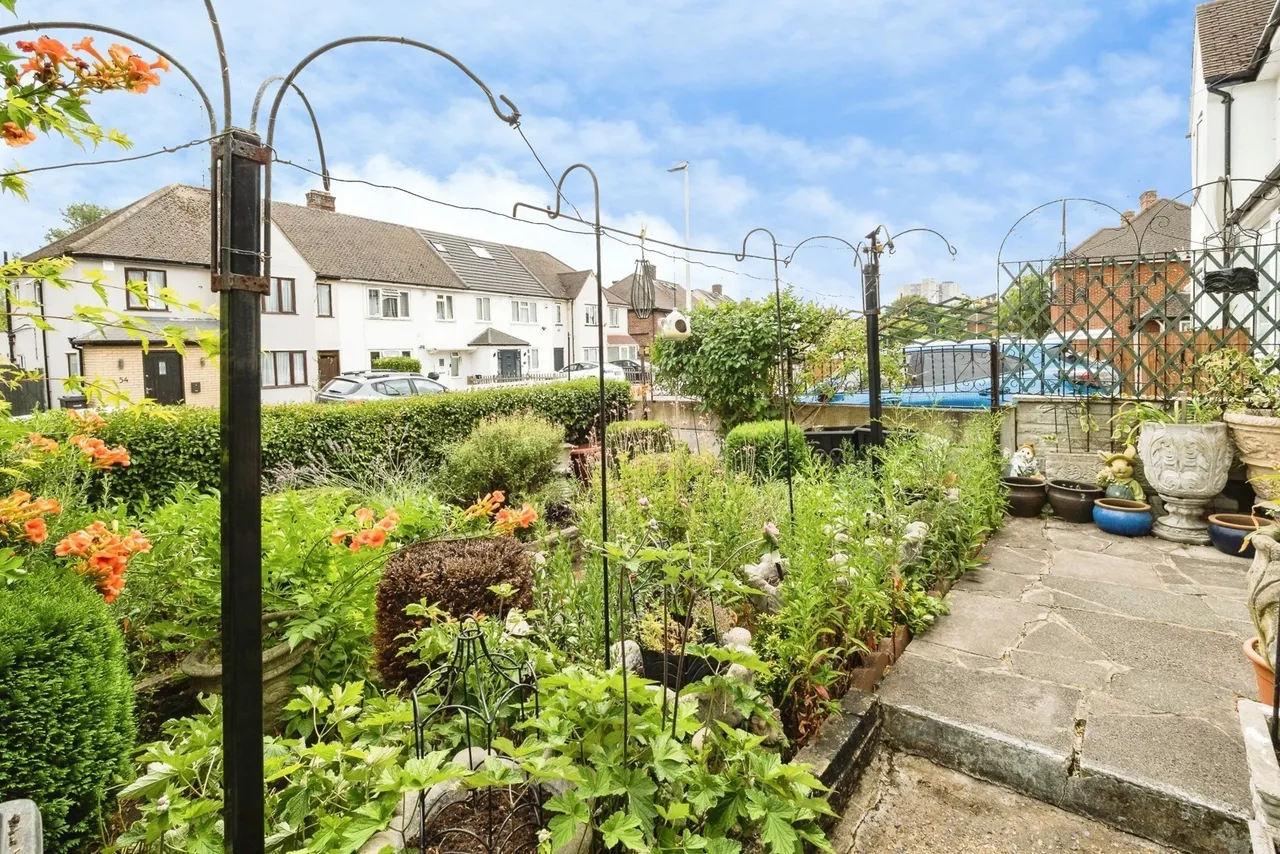 Finchingfield Avenue, Woodford Green, IG8, photo 19