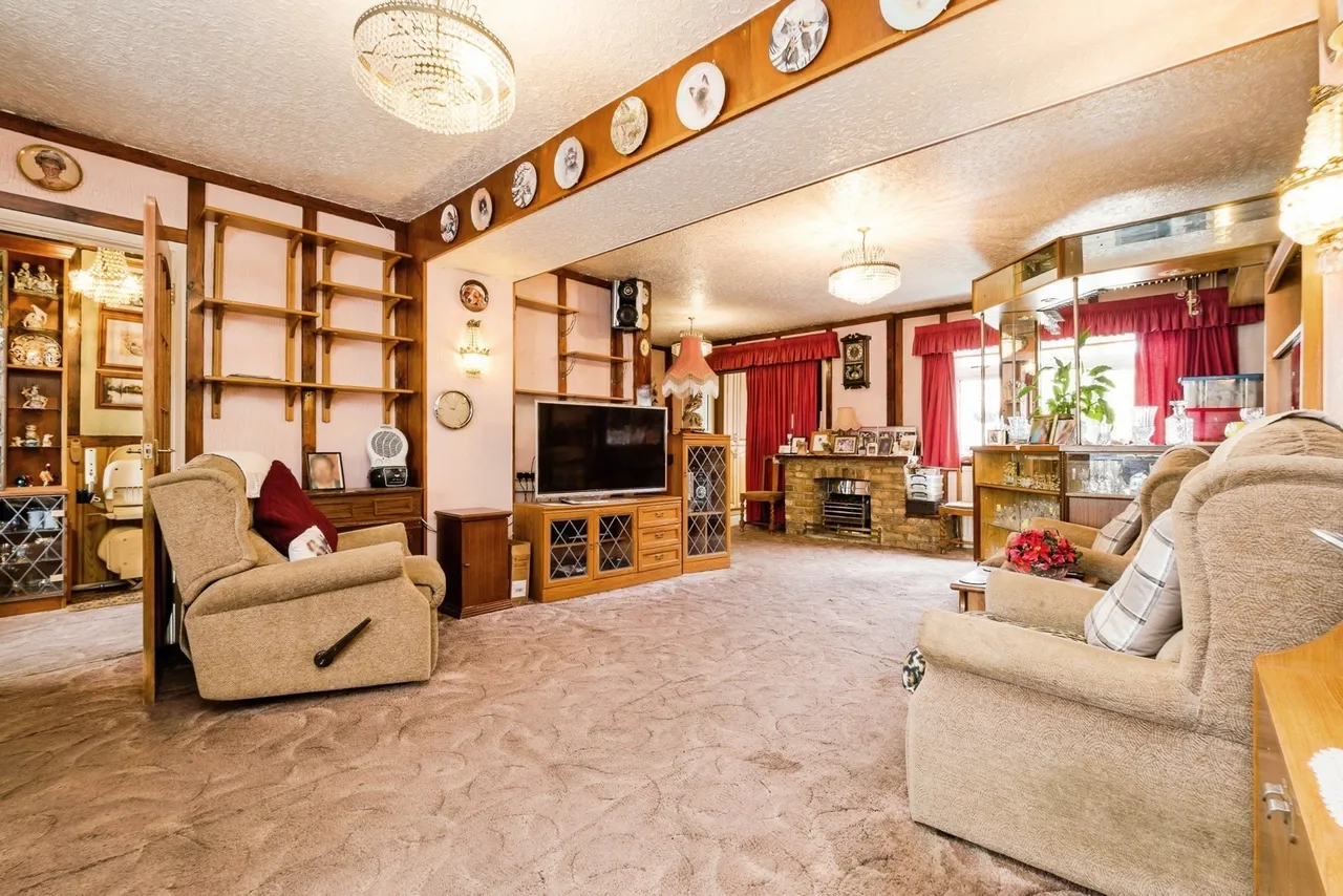 Finchingfield Avenue, Woodford Green, IG8, photo 5