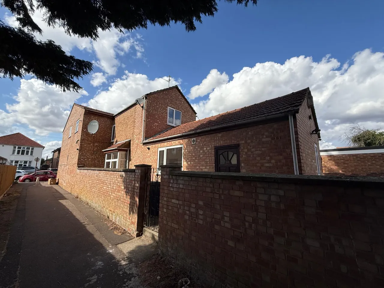 6 bed house to rent — Priory Road, West Town, Peterborough, PE3