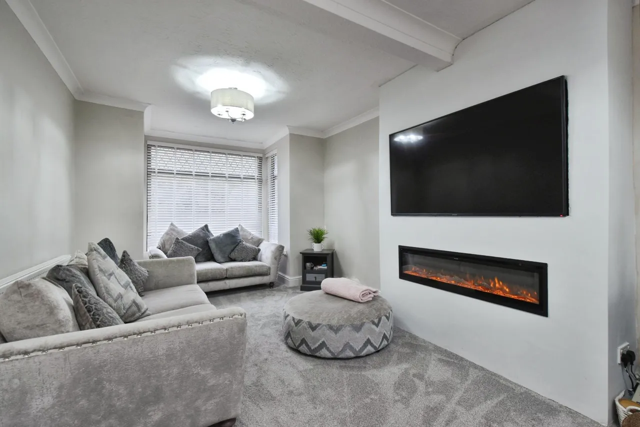 Walter Road, Ammanford, SA18, photo 8