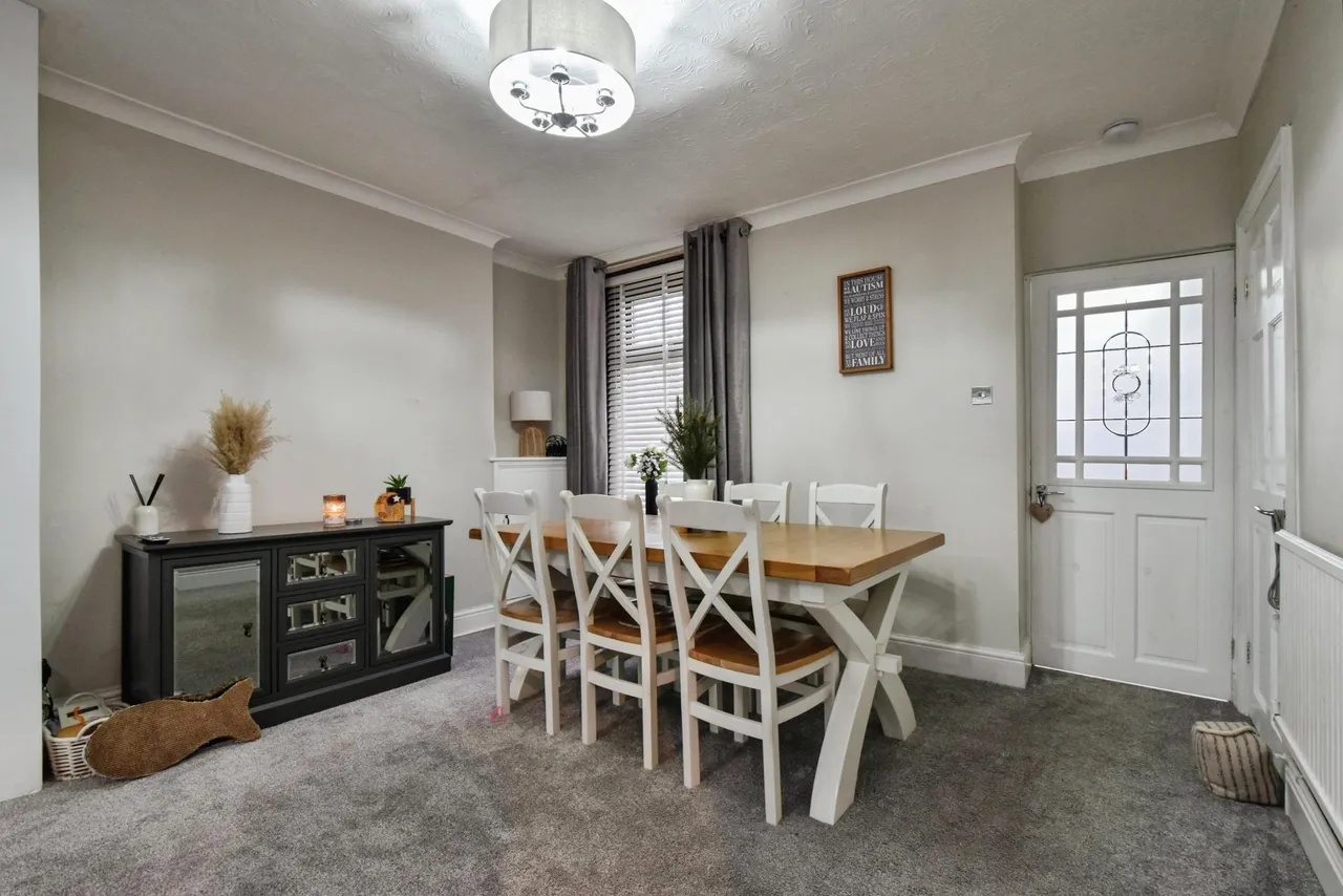 Walter Road, Ammanford, SA18, photo 9
