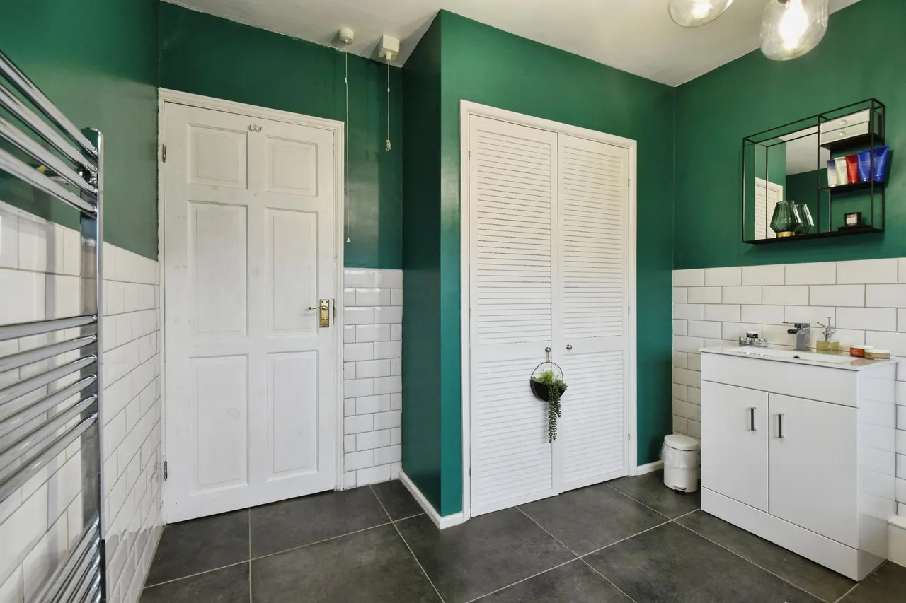 Walter Road, Ammanford, SA18, photo 15