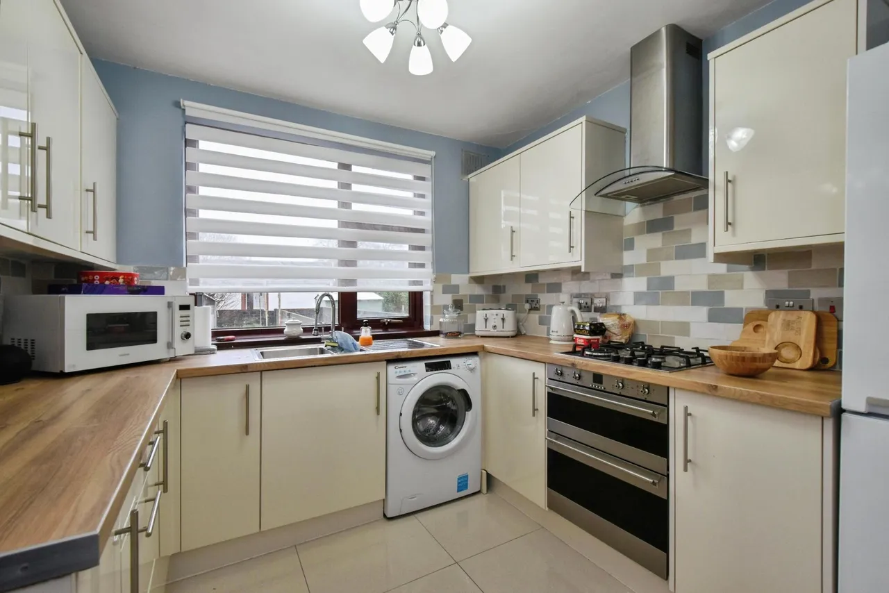 Walter Road, Ammanford, SA18, photo 5