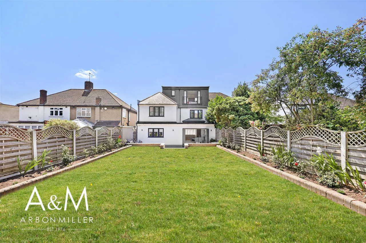 Felstead Avenue, Clayhall, Essex, Ilford, IG50QH, photo 38