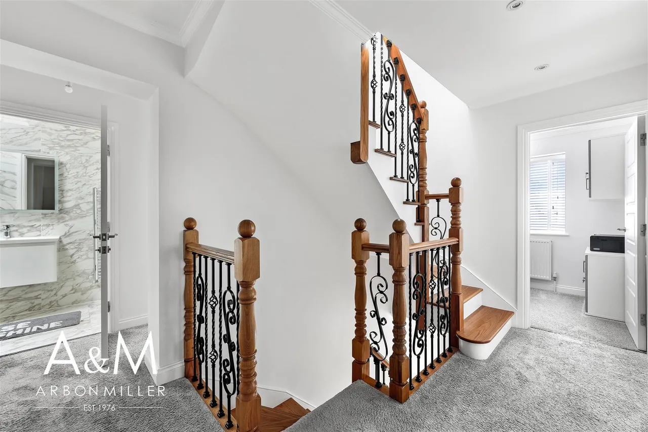 Felstead Avenue, Clayhall, Essex, Ilford, IG50QH, photo 22