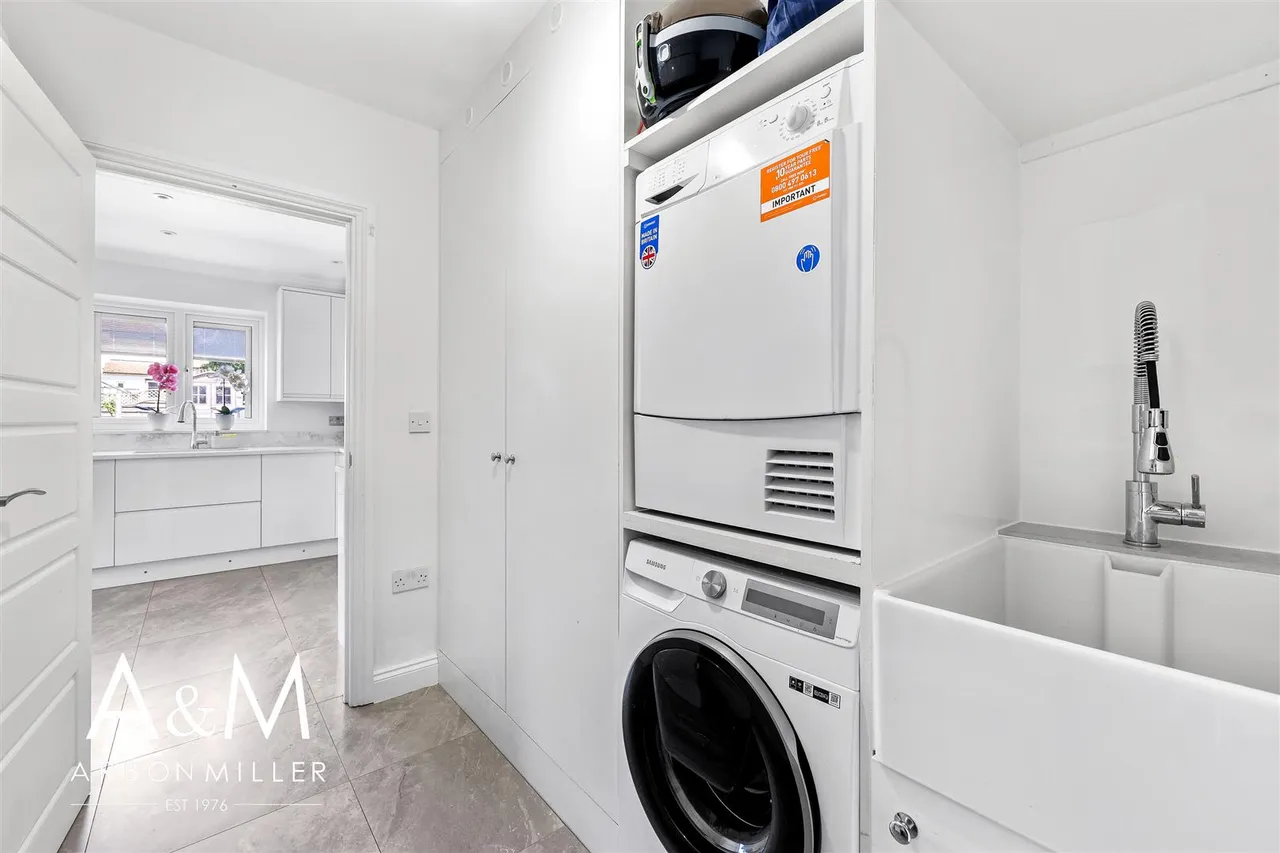 Felstead Avenue, Clayhall, Essex, Ilford, IG50QH, photo 19