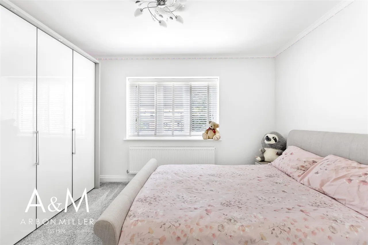 Felstead Avenue, Clayhall, Essex, Ilford, IG50QH, photo 24