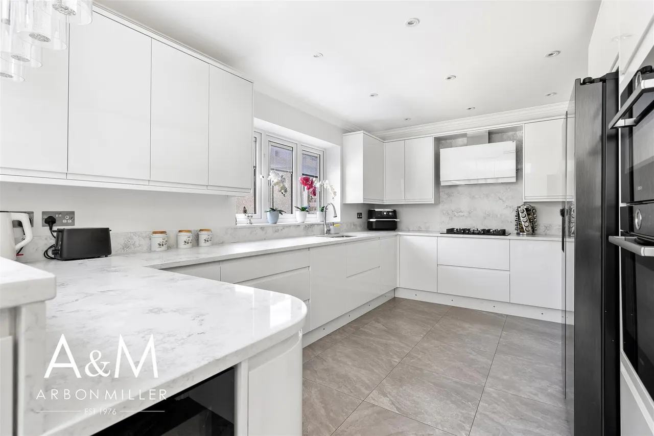 Felstead Avenue, Clayhall, Essex, Ilford, IG50QH, photo 12
