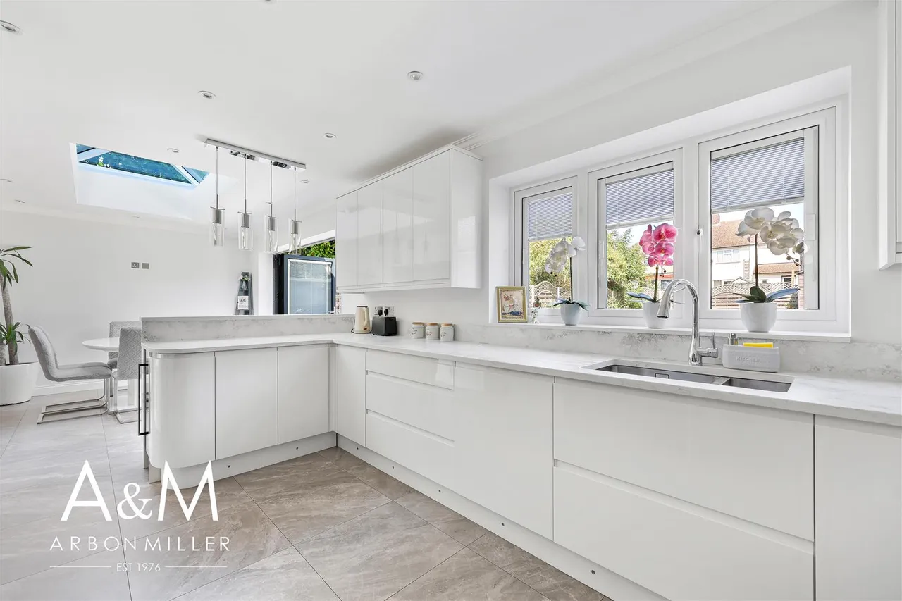 Felstead Avenue, Clayhall, Essex, Ilford, IG50QH, photo 14