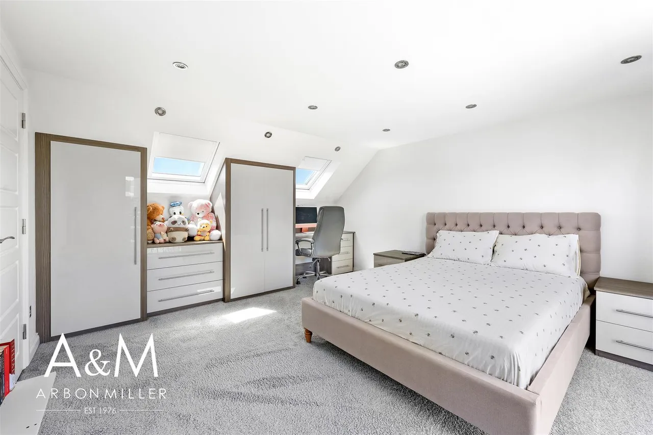 Felstead Avenue, Clayhall, Essex, Ilford, IG50QH, photo 34