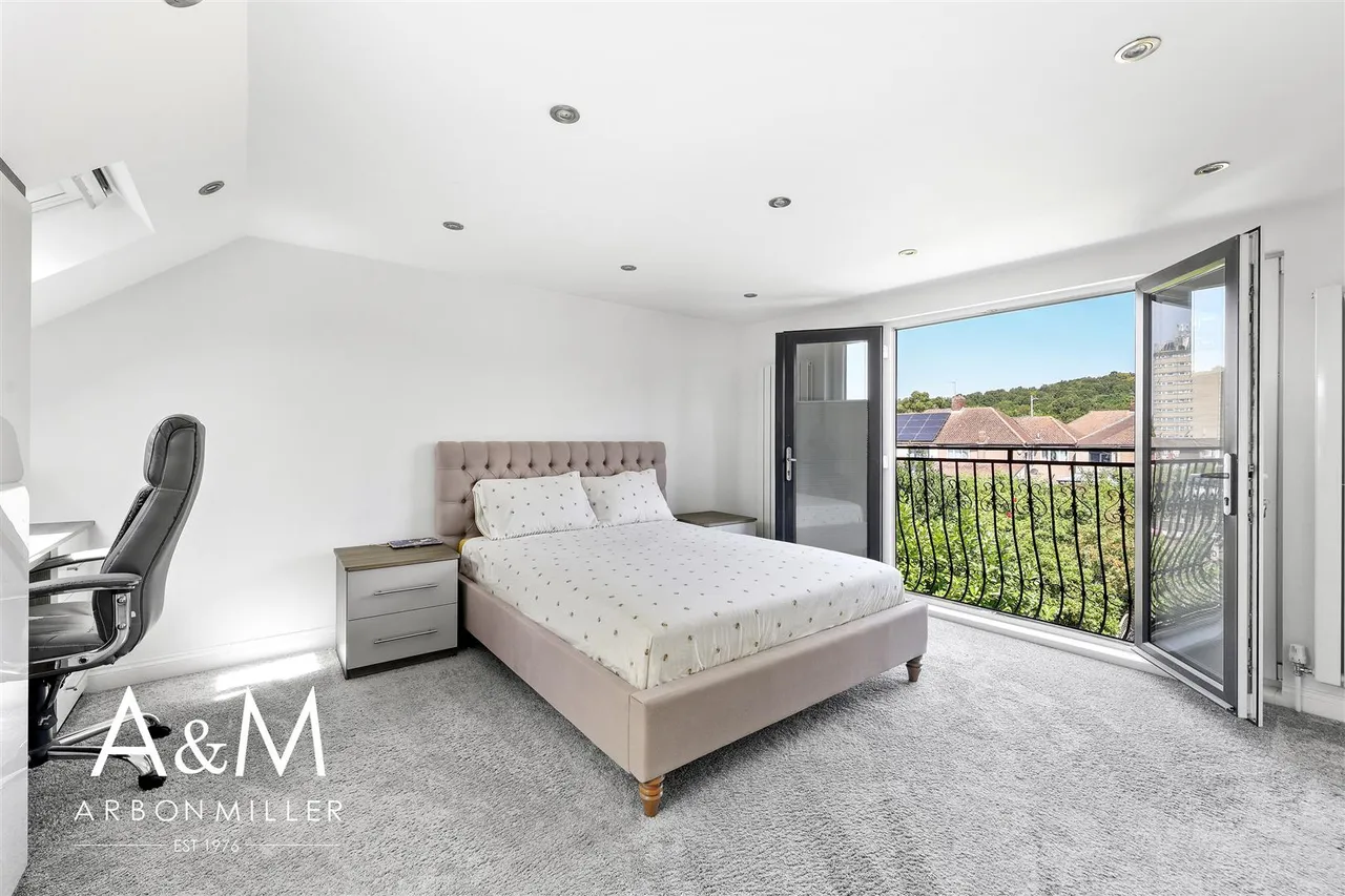 Felstead Avenue, Clayhall, Essex, Ilford, IG50QH, photo 33