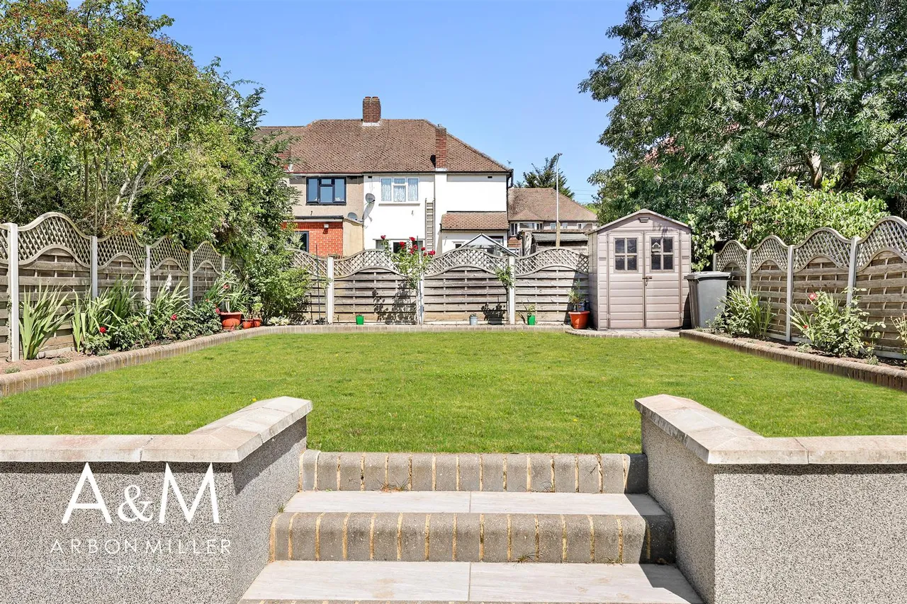 Felstead Avenue, Clayhall, Essex, Ilford, IG50QH, photo 37